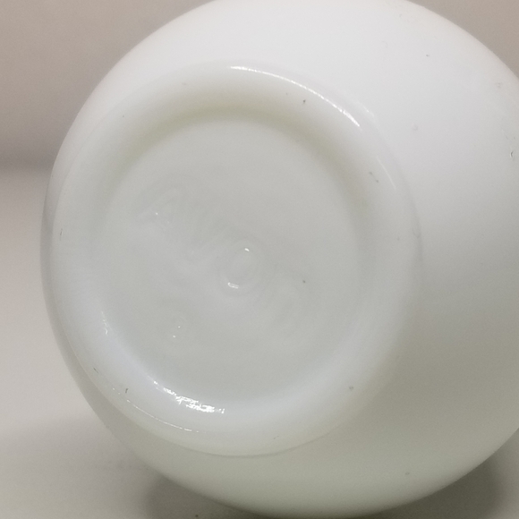 Vintage Avon Moodwind Foaming Bath Oil Milk Glass Decanter Blue‎ Flowers [Empty] - Picture 9 of 12